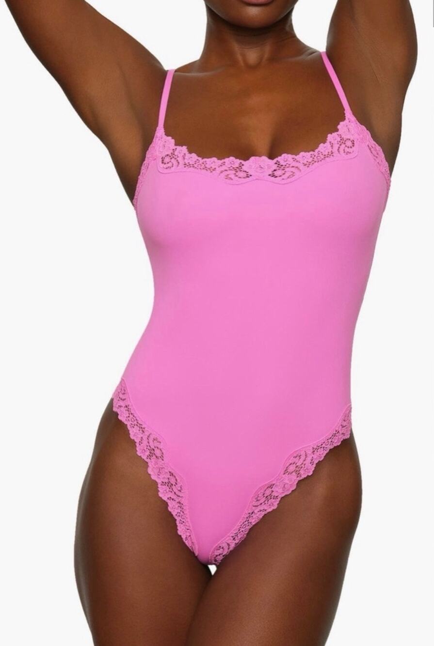 SKIMS Fits Everybody Lace Cami Bodysuit Fuscia Pink Size M NWOT